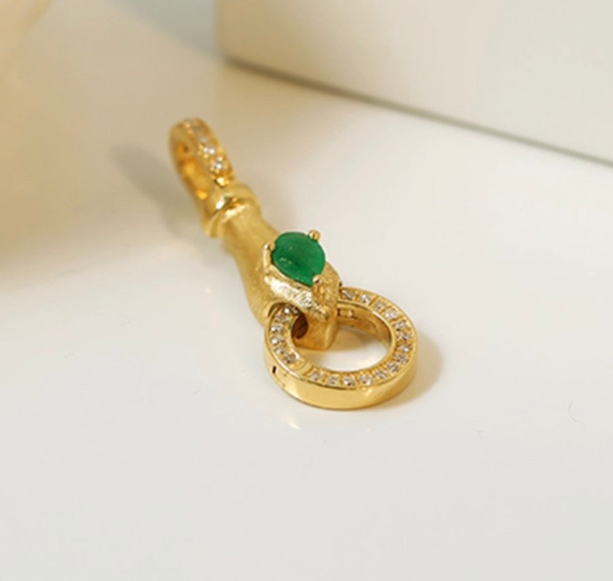 K18YG エメラルド ツァボライト チャーム マルチバチカン 18K イエローゴールド ヘアライン加工 やすり加工 マット加工 ドロップ型 ペンダント バチカン ダイヤモンド 大きめ 花彫