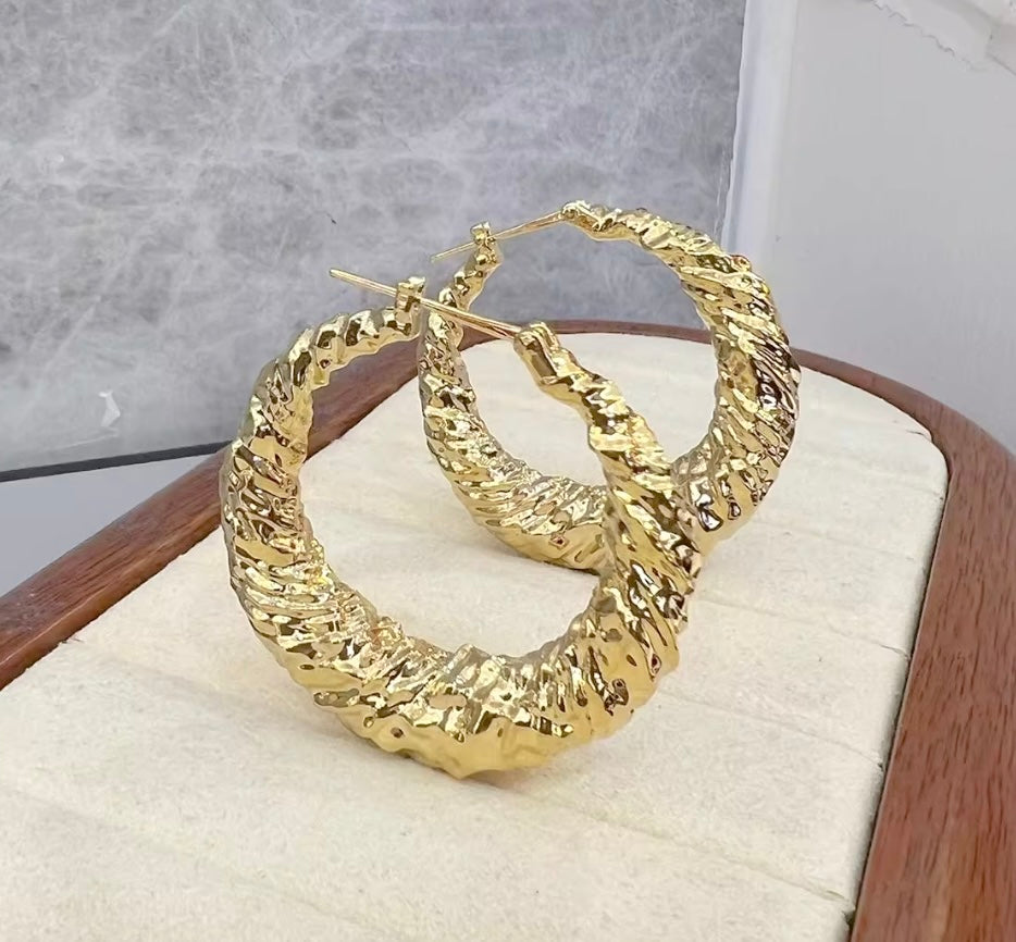 K18YG バロック リングピアス フープピアス 中空ピアス イエローゴールド 凸凹 模様 くしゃくしゃ 18K 18金 YG ピアス