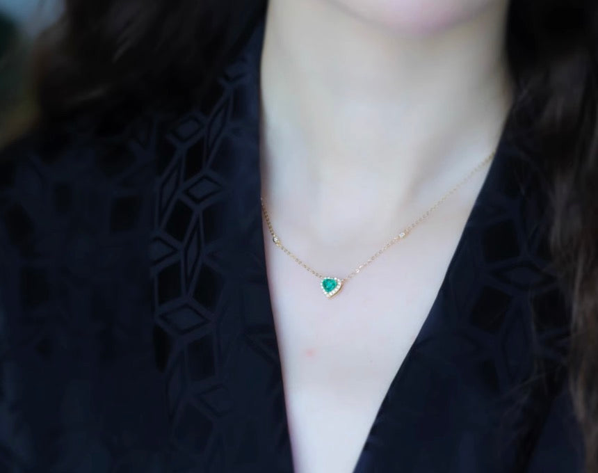 18k yellow gold jewelry emerald heart necklace diamonds