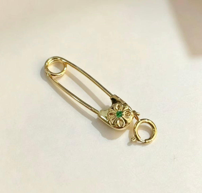 K18YG ダイヤモンド エメラルド 花 ブローチ ペンダント au750 安全ピン チャーム留め 18K ヒキワ イエローゴールド 繋ぎ 引き輪 チャーム