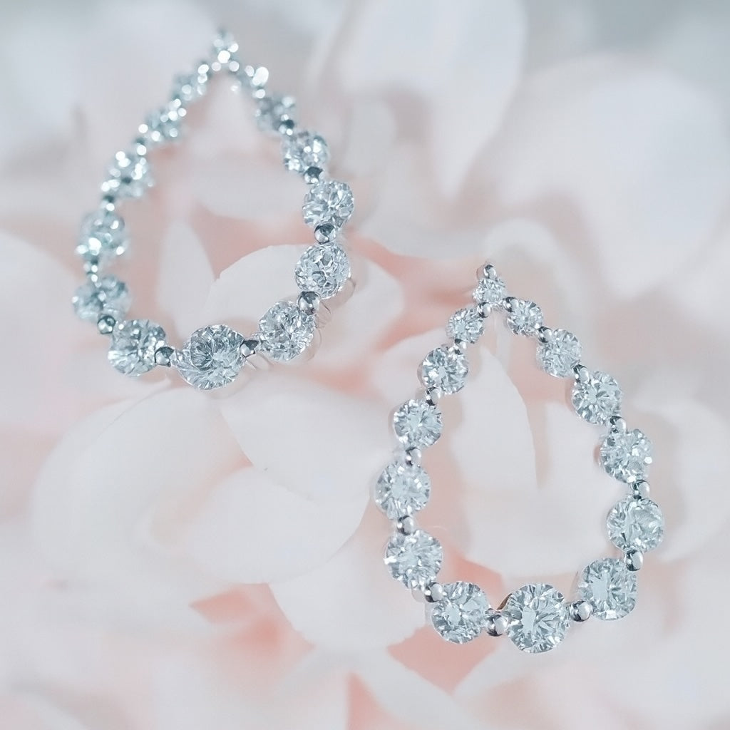 K18WG 天然ダイヤモンド ティアドロップ ペンダント ホワイトゴールド 18K WG 18金 ペンダントトップ ネックレスチャーム ネックレス 雫 涙