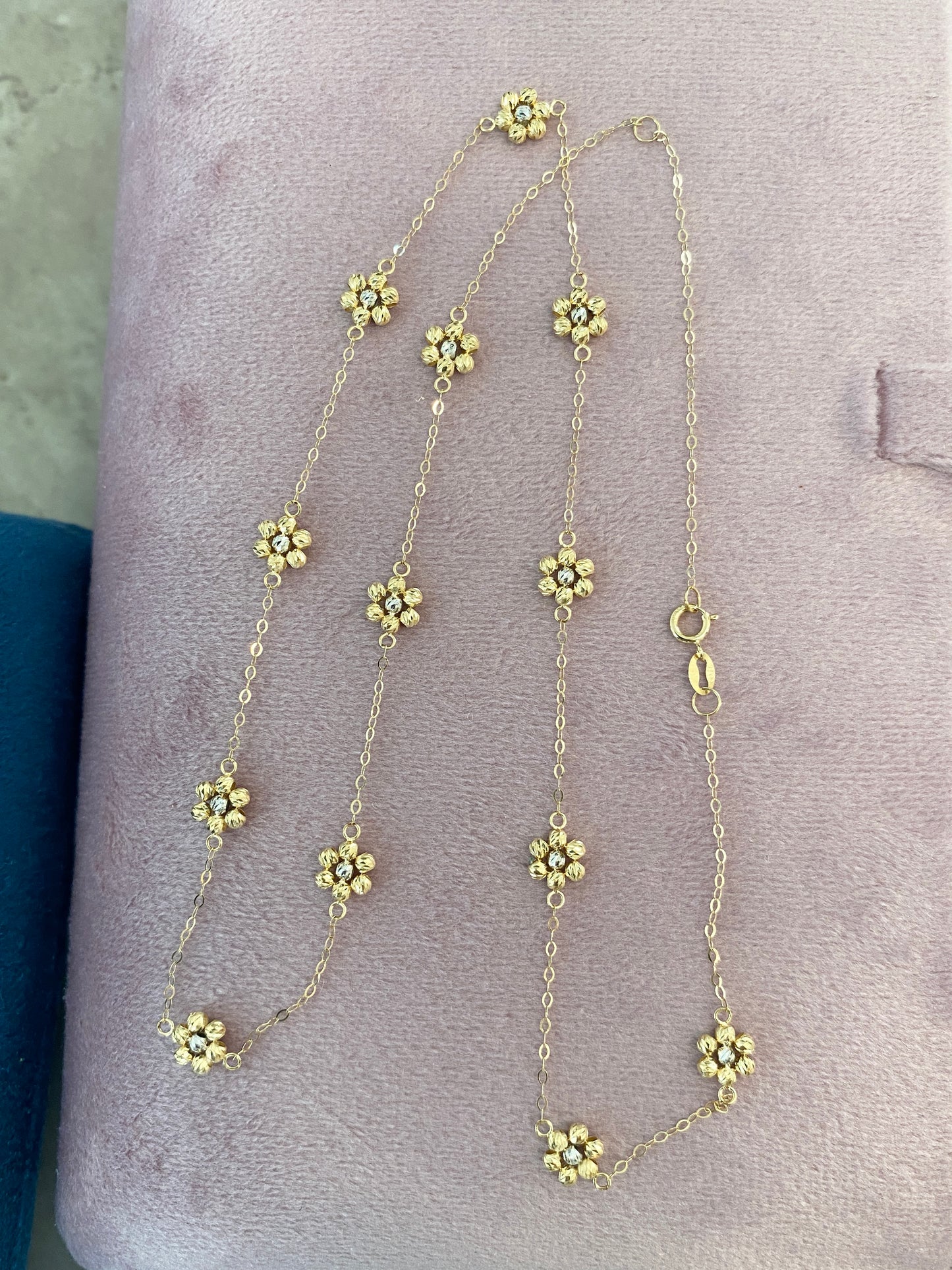 K18YG お花 ステーションネックレス フラワーチャーム カットボール キラキラ 18K WG