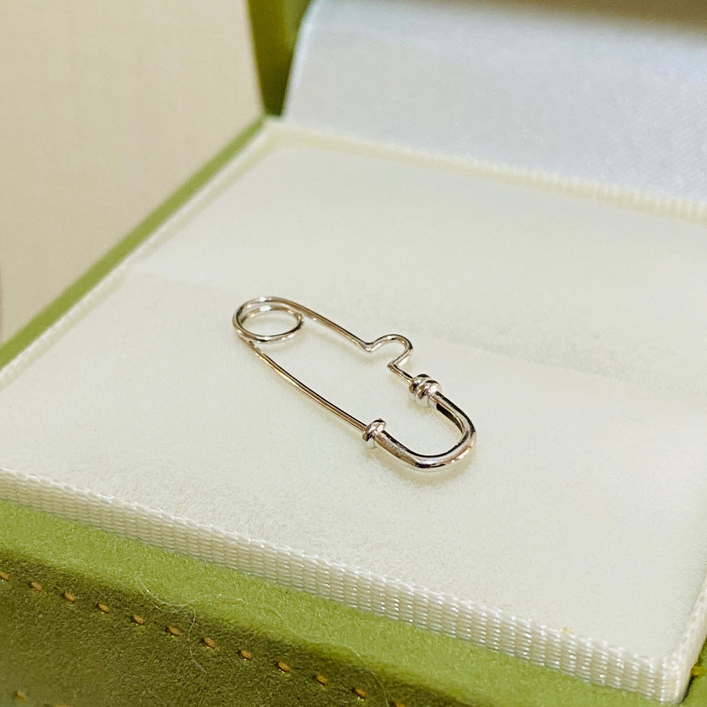 K18YG WG PG ブローチ 安全ピン チャーム留め 18K 18金 イエローゴールド ホワイトゴールド ピンクゴールド ピアス ピン型 繋ぎ ピン ダイヤモンド 25mm x 10mm