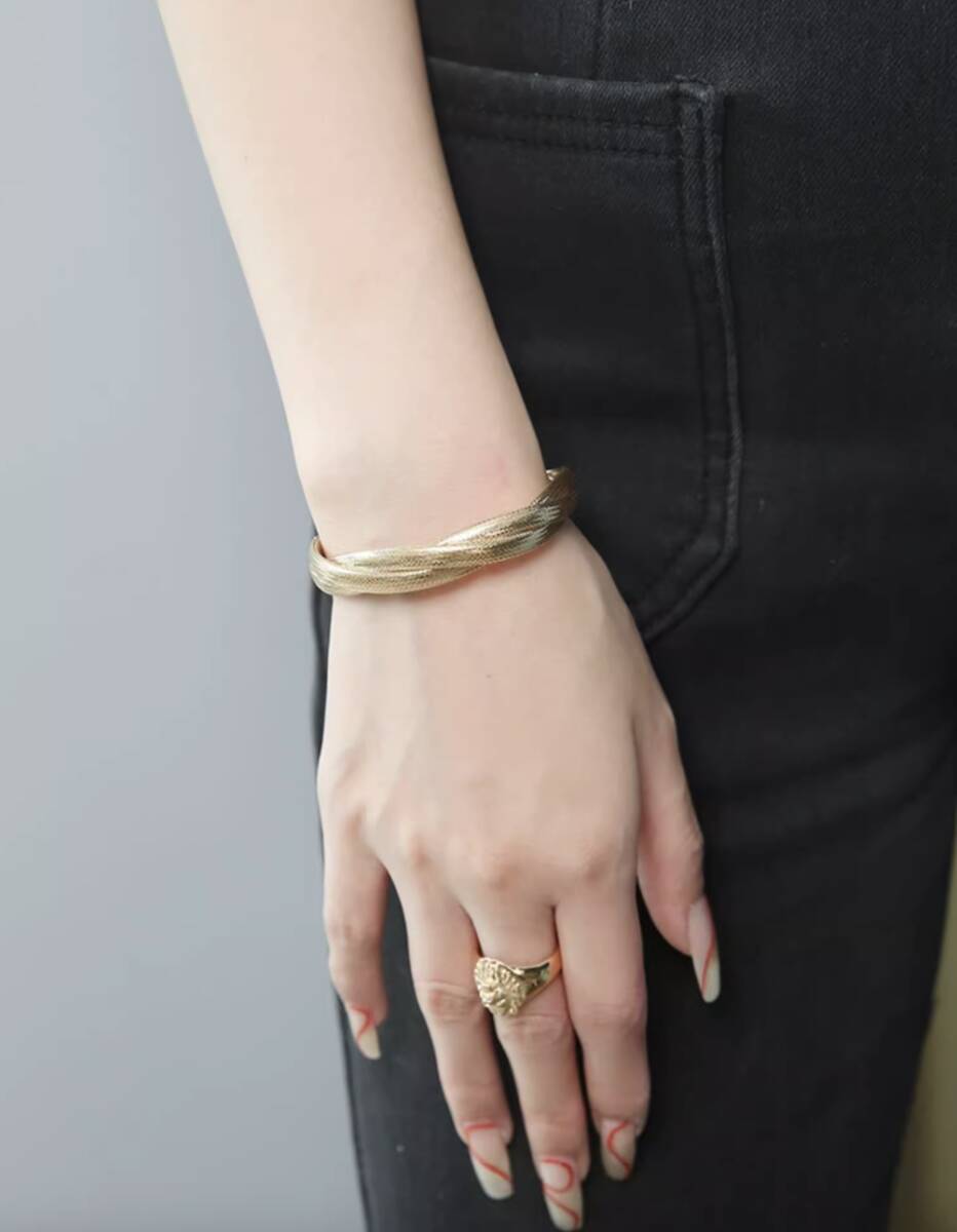K18 蛇 ブレスレット バングル スネーク 18K YG イエローゴールド K18YG ツイスト 太め ゴツい ボリューム ねじり 編み 弾力ブレスレット - Jewelry Hills Tokyo