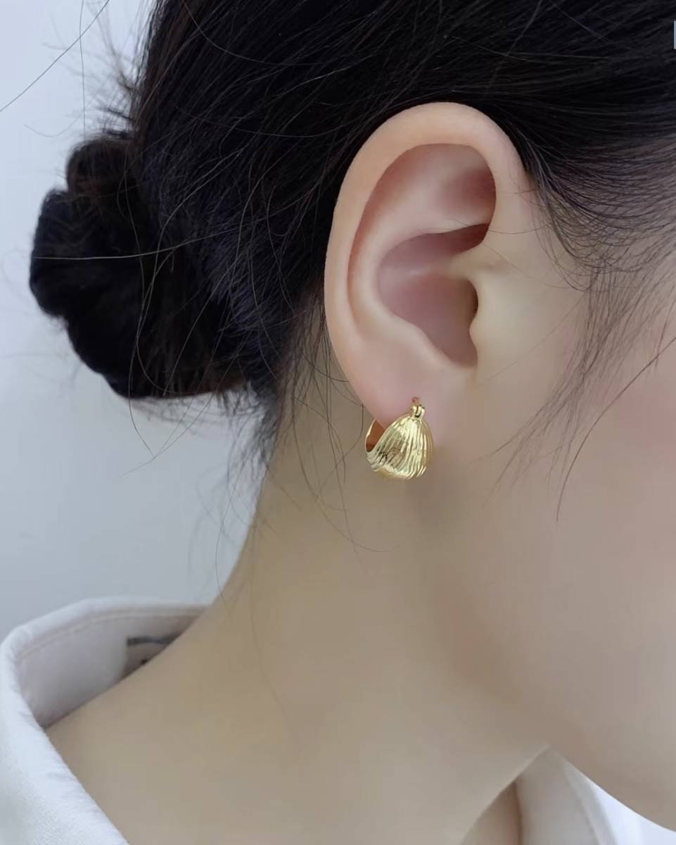 K18YG イエローゴールド フープピアス ピアス リングピアス 15mm 中空 18金 18K K18 ストライプ 松ぼっくり 球体 丸いフォルム コロコロ 模様 柄 - Jewelry Hills Tokyo