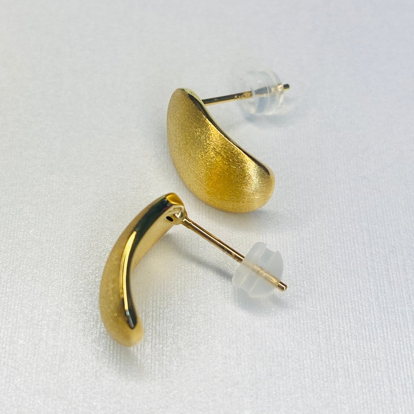 K18YG イエローゴールド スタッドピアス ピアス マット加工 やすり加工 中空 ヘアライン加工 18金 18K 中空ピアス 豆 オーバル ビーンズ 長丸 楕円形 - Jewelry Hills Tokyo