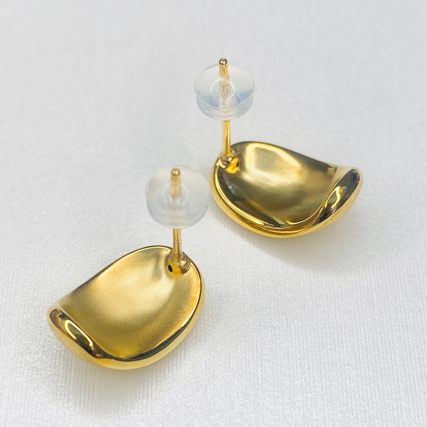 K18YG イエローゴールド スタッドピアス ピアス マット加工 やすり加工 中空 ヘアライン加工 18金 18K 中空ピアス 豆 オーバル ビーンズ 長丸 楕円形 - Jewelry Hills Tokyo
