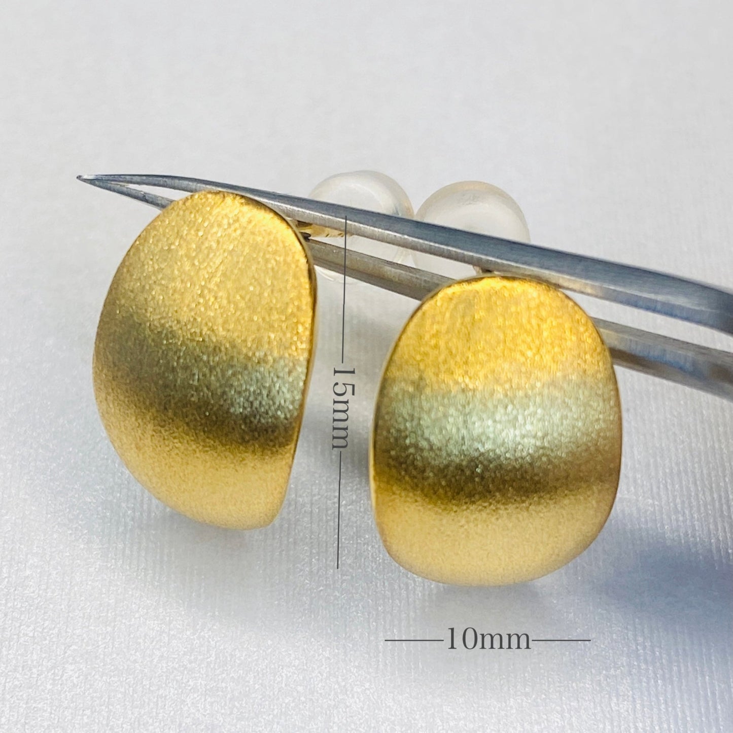 K18YG イエローゴールド スタッドピアス ピアス マット加工 やすり加工 中空 ヘアライン加工 18金 18K 中空ピアス 豆 オーバル ビーンズ 長丸 楕円形 - Jewelry Hills Tokyo