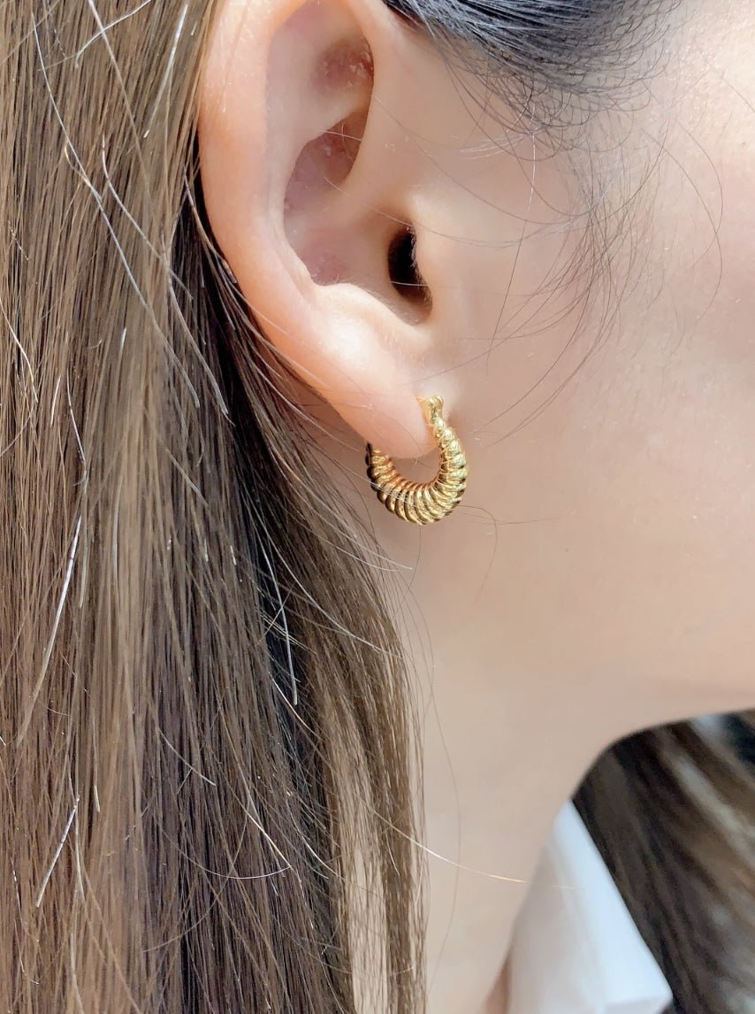 K18YG イエローゴールド フープピアス ピアス リングピアス ロープ ねじり 繭 18金 18K K18 ツイスト 中空ピアス - Jewelry Hills Tokyo