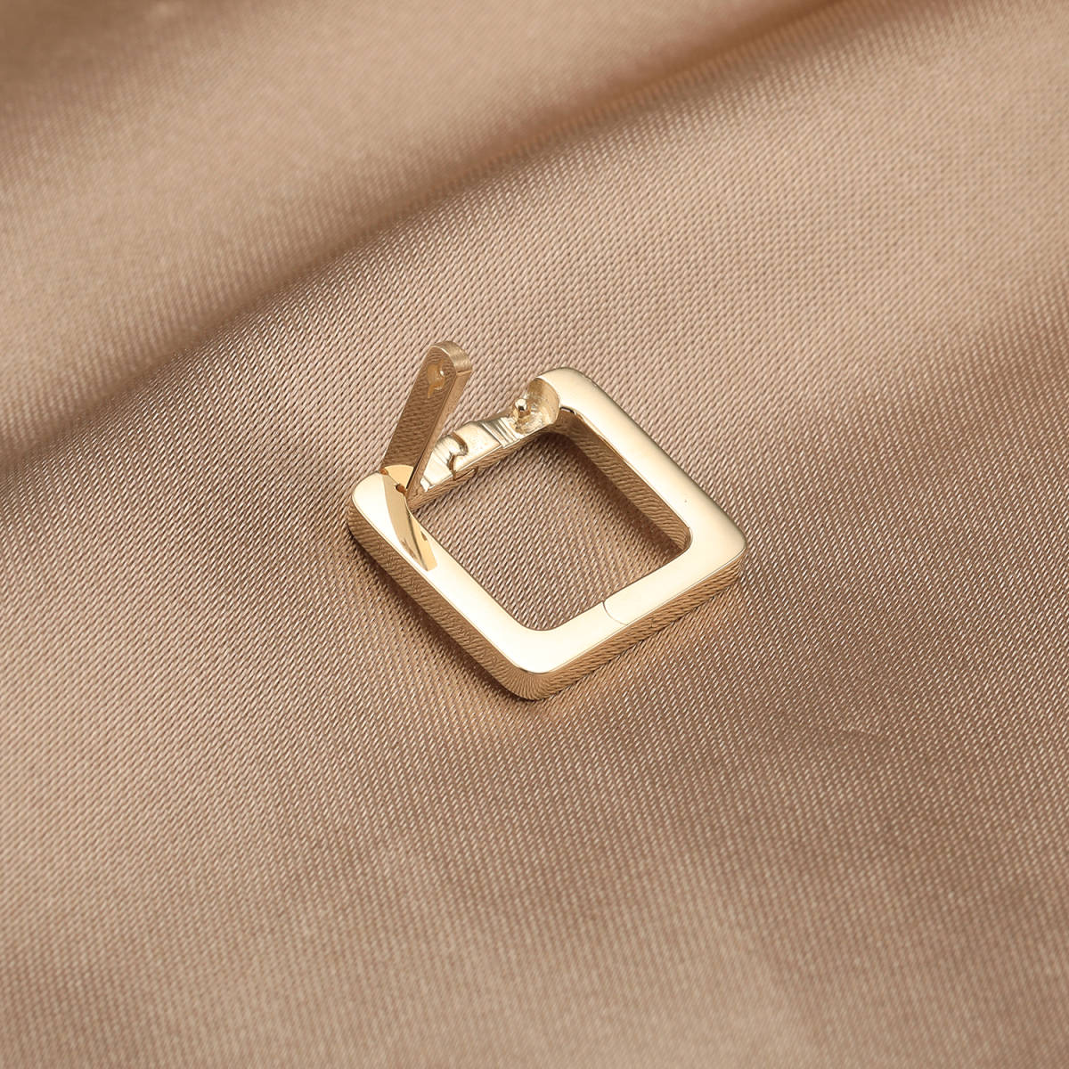 K18YG イエローゴールド クリッカー クラスプ 18K チャーム パーツ コネクティングパーツ バチカン 18金 四角 スクエア 繋ぎ ネックレスパーツ ブレスレットパーツ 留め金具 留め具 - Jewelry Hills Tokyo