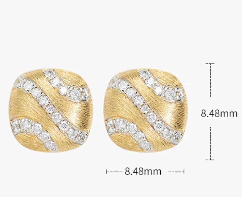 K18YG ダイヤモンド 四角形 模様 スタッドピアス イエローゴールド 18K 18金 ウェーブ つや消し マット加工 やすり加工 ヘアライン 柄 - Jewelry Hills Tokyo