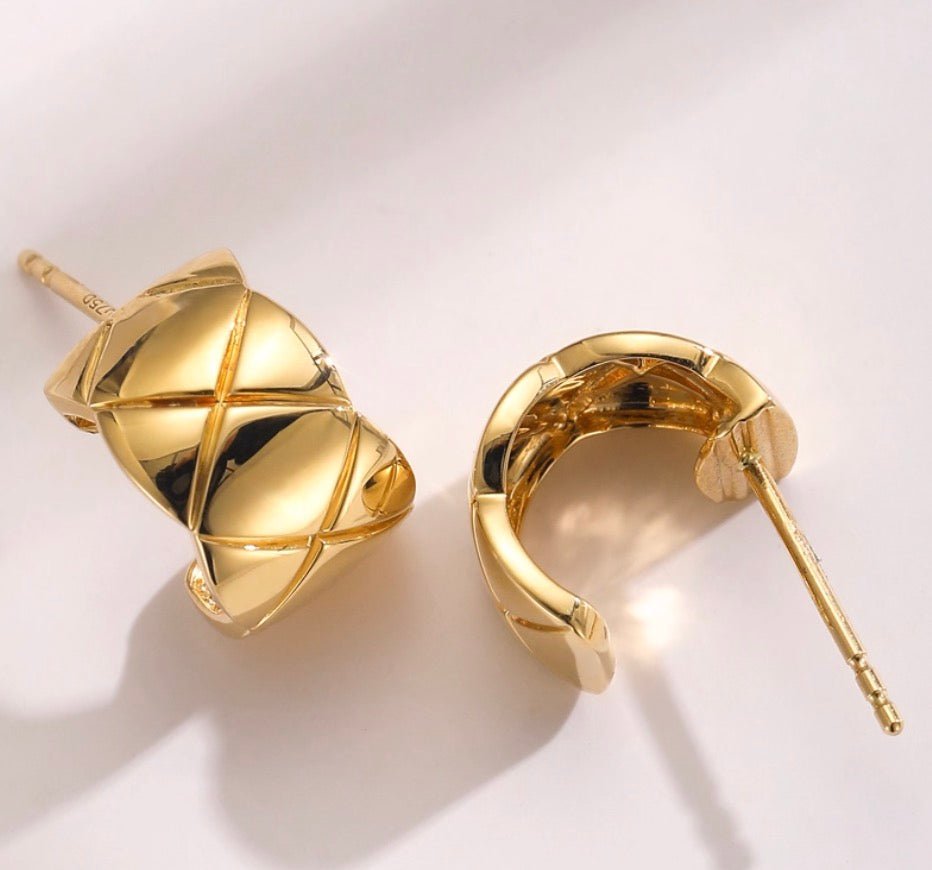 K18YG スタッドピアス ダイス柄 イエローゴールド 18K 18金 ピアス イエローゴールド シンプル Cカール 菱形 模様 X - Jewelry Hills Tokyo