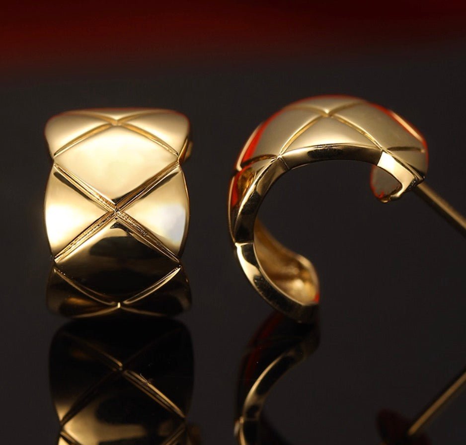 K18YG スタッドピアス ダイス柄 イエローゴールド 18K 18金 ピアス イエローゴールド シンプル Cカール 菱形 模様 X - Jewelry Hills Tokyo