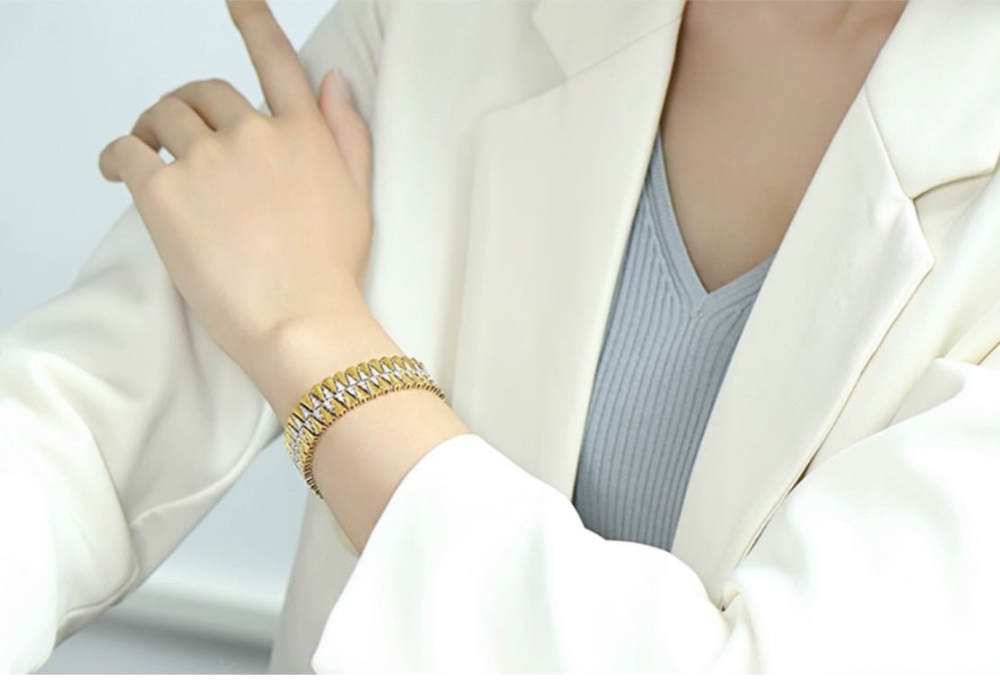 K18YG イエローゴールド 18K バングル ブレスレット イタリアンジュエリー 中世 ダイヤモンド ジュエリー ブレス レディース 大ぶり 太め ボリューム ハイエンド - Jewelry Hills Tokyo