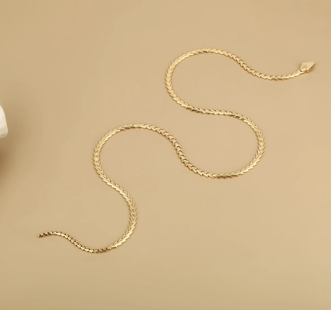 K18YG イエローゴールド 18K ネックレス 蛇 スネーク 龍 竜 辰 中空 蛇の皮 スネークスキン クリップネックレス 45cm スネークチェーン - Jewelry Hills Tokyo