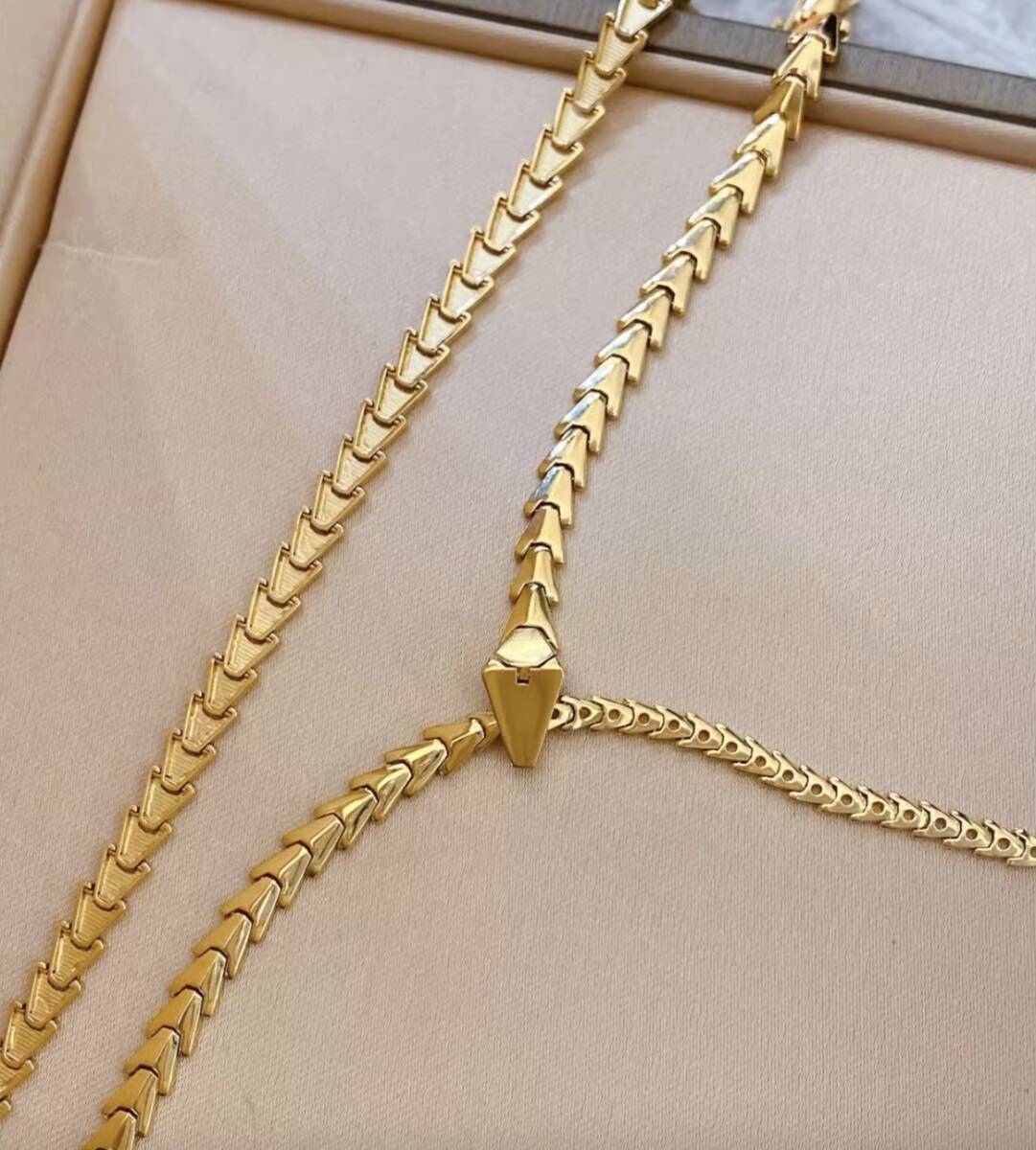 K18YG イエローゴールド 18K ネックレス 蛇 スネーク 龍 竜 辰 中空 蛇の皮 スネークスキン クリップネックレス 45cm スネークチェーン - Jewelry Hills Tokyo