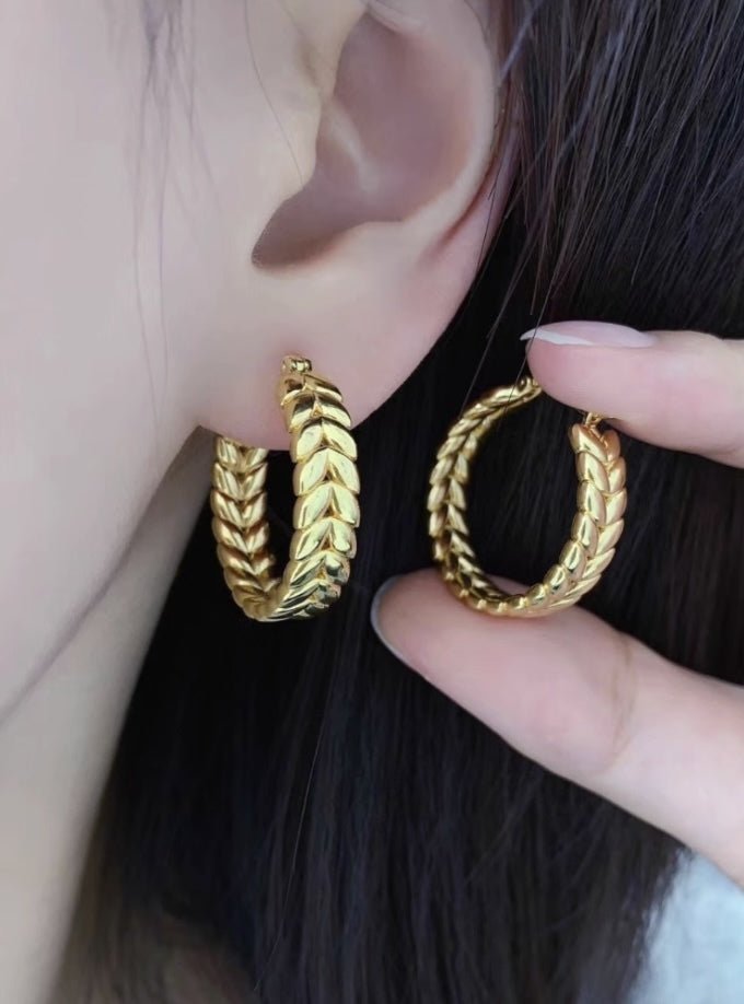 K18YG イエローゴールド 18K ピアス リングピアス フープピアス イタリアンジュエリー 中空 リーフ リーフモチーフ ラウンド 輪っか 円形 - Jewelry Hills Tokyo