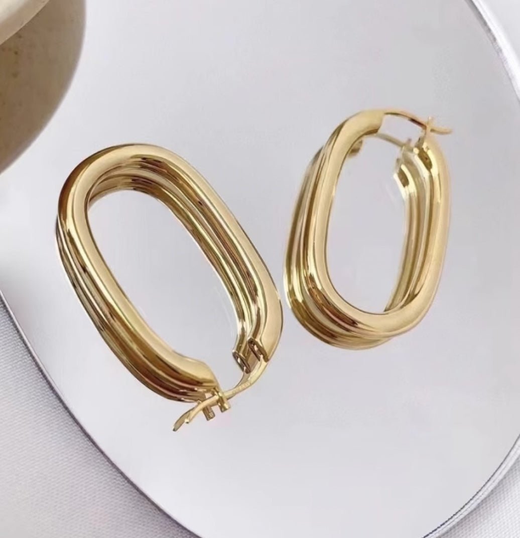 K18YG イエローゴールド 18K ピアス リングピアス フープピアス イタリアンジュエリー オーバル 楕円形 中空 中空ピアス 丸い 輪っか - Jewelry Hills Tokyo