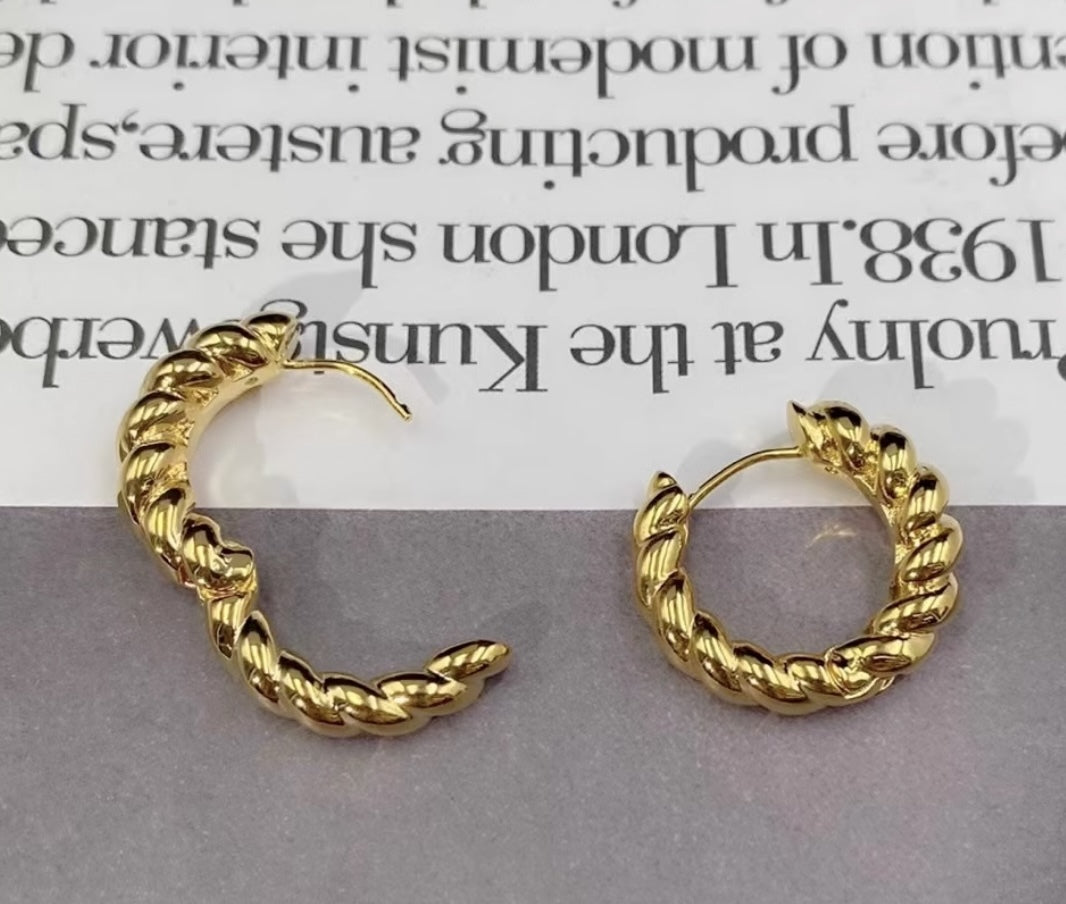 K18YG イエローゴールド 18K ピアス フープピアス イタリアンジュエリー リングピアス ツイスト ねじり ロープ 輪っか ラウンド 中空 円形 - Jewelry Hills Tokyo