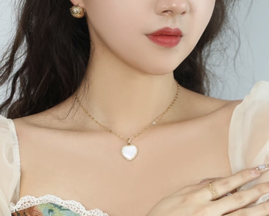 K18YG イエローゴールド ネックレス ペンダント ハート バチカン レッドカーネリアン / ブラックオニキス / 白蝶貝 18K ペンダントトップ ネックレスチャーム クラスプ赤 黒 白 - Jewelry Hills Tokyo
