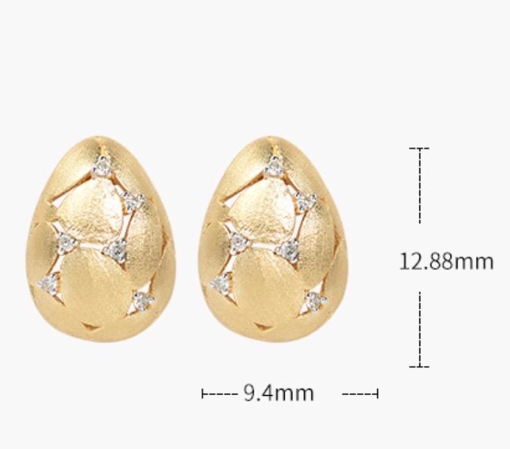 K18YG ダイヤモンド 模様 スタッドピアス イエローゴールド 18K 卵形 ティアドロップ つや消し マット加工 やすり加工 ヘアライン 柄 甲羅 - Jewelry Hills Tokyo