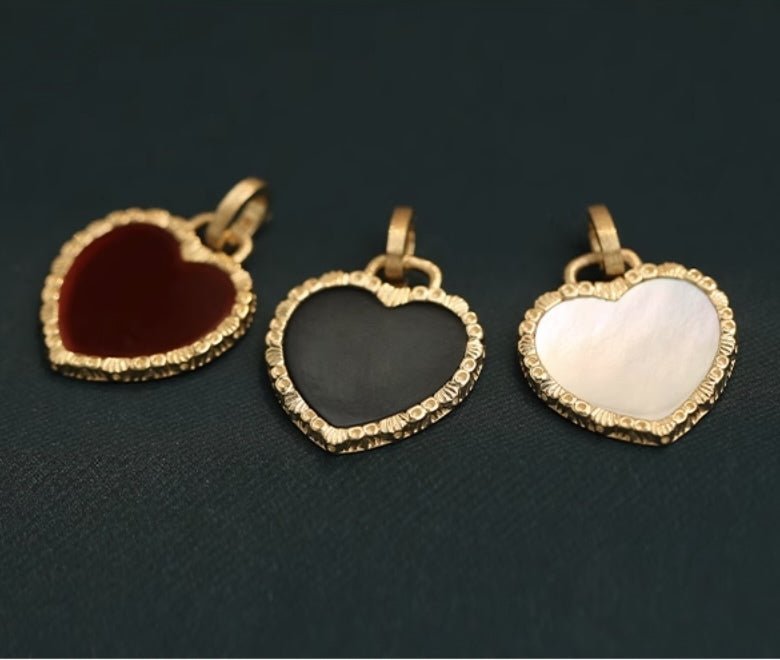K18YG イエローゴールド ネックレス ペンダント ハート バチカン レッドカーネリアン / ブラックオニキス / 白蝶貝 18K ペンダントトップ ネックレスチャーム クラスプ赤 黒 白 - Jewelry Hills Tokyo