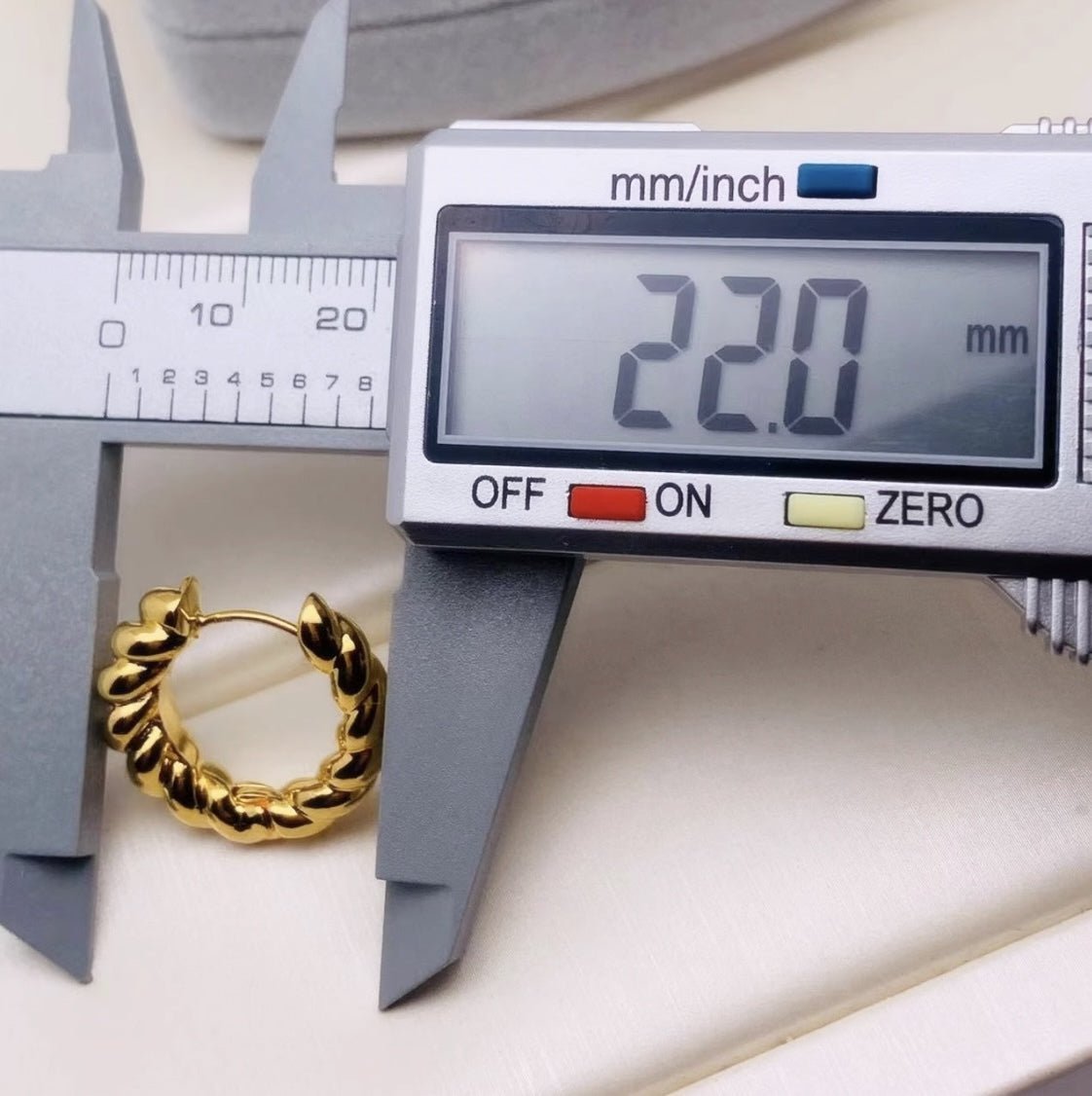 K18YG イエローゴールド 18K ピアス フープピアス イタリアンジュエリー リングピアス ツイスト ねじり ロープ 輪っか ラウンド 中空 円形 - Jewelry Hills Tokyo