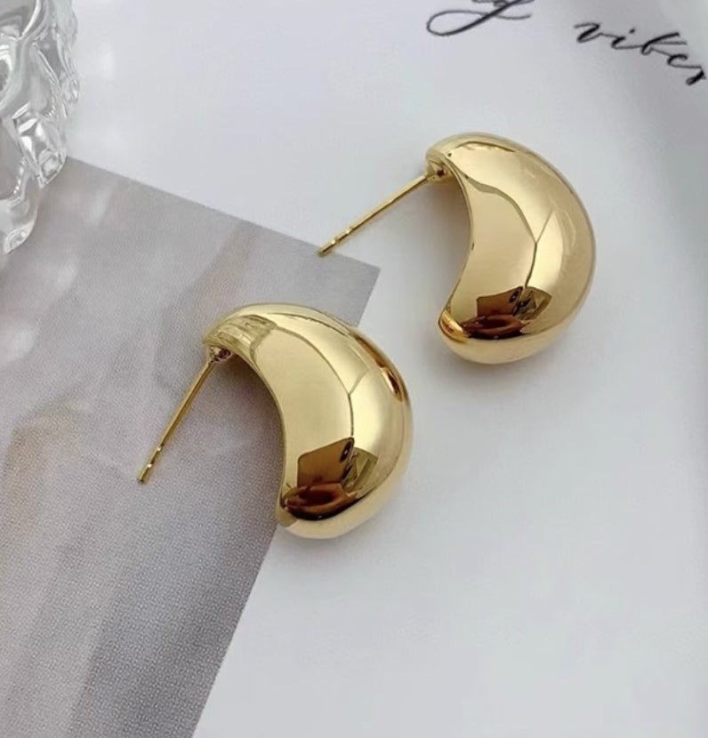K18YG イエローゴールド 18K ピアス スタッドピアス 豆 シンプル 鏡面 中空 イタリアンジュエリー K18 日常使い C ゴールド 存在感 大きめ - Jewelry Hills Tokyo