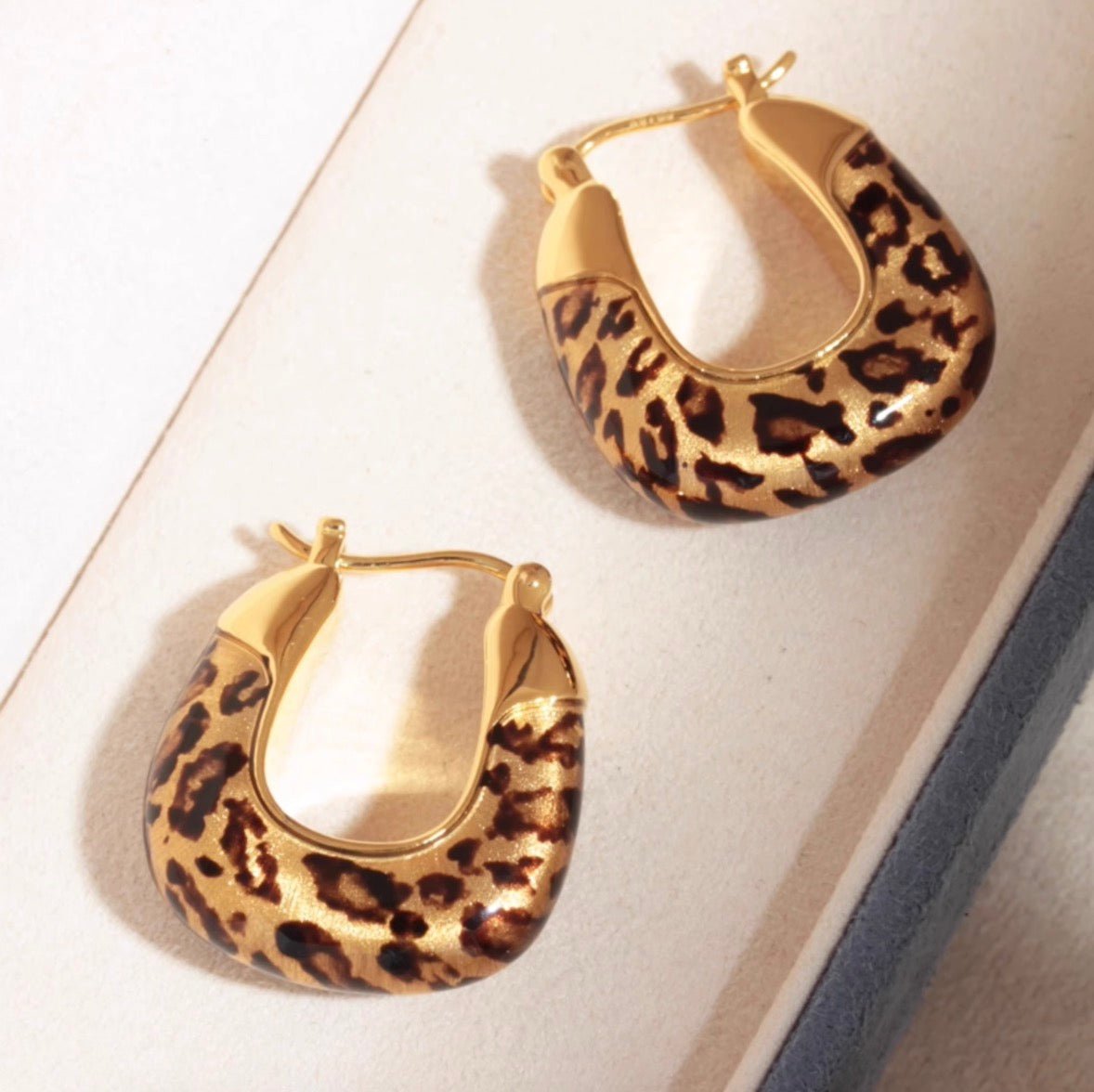 K18YG イエローゴールド 18K フープピアス 豹柄 レオパード ピアス リングピアス 模様 YG 柄 大ぶり ドロップピアス - Jewelry Hills Tokyo