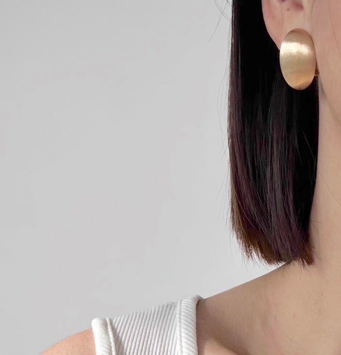 K18YG イエローゴールド 18K スタッドピアス ピアス 艶消し ツヤ消し やすり加工 ヘアライン加工 オーバル 豆 模様 YG 綱 クリップ付き 大 - Jewelry Hills Tokyo