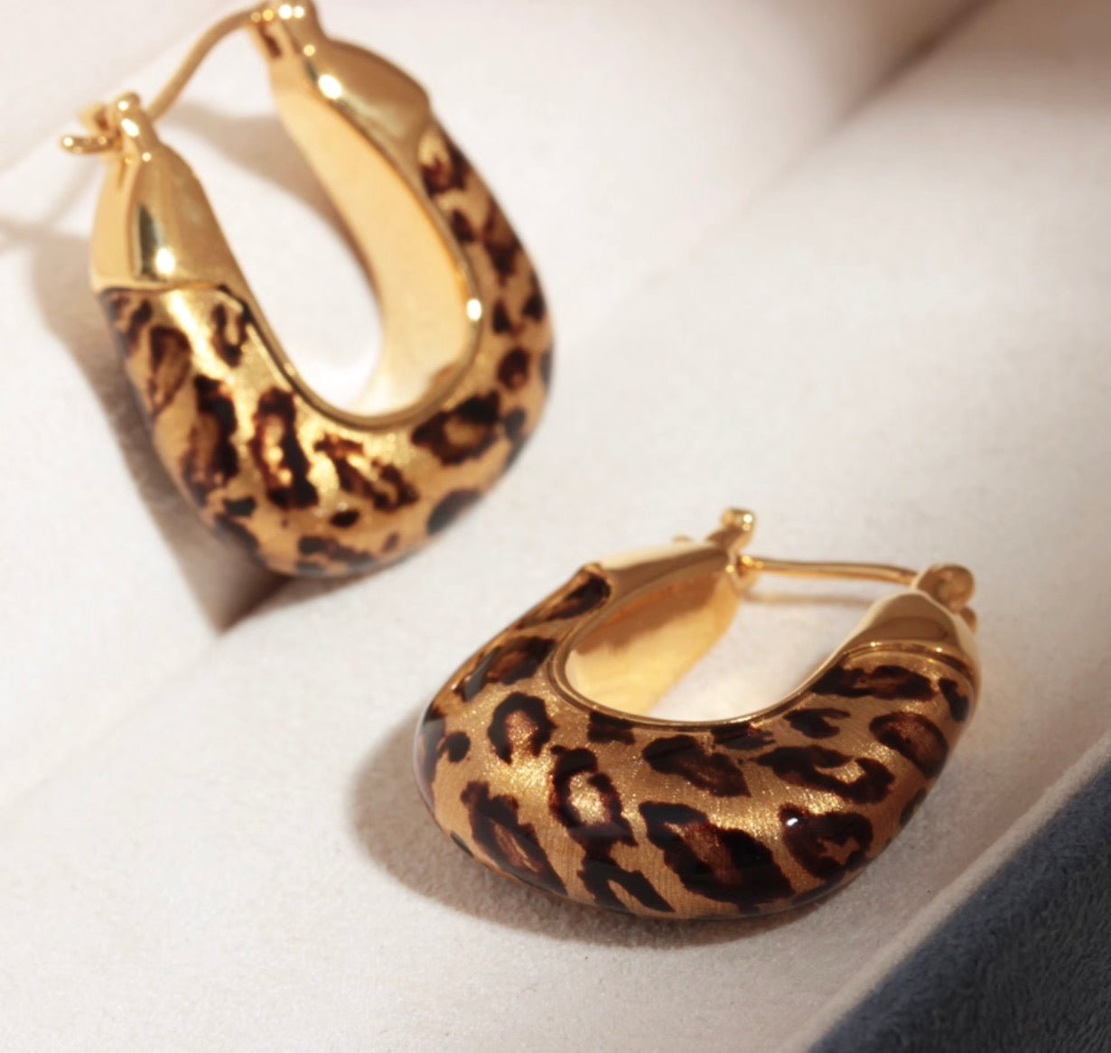 K18YG イエローゴールド 18K フープピアス 豹柄 レオパード ピアス リングピアス 模様 YG 柄 大ぶり ドロップピアス - Jewelry Hills Tokyo
