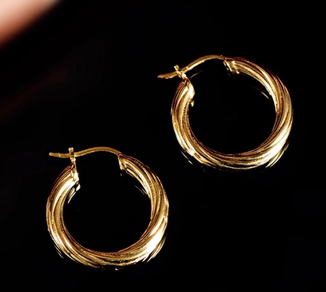K18YG イエローゴールド フープピアス ピアス リングピアス 20mm 中空 ツイスト - Jewelry Hills Tokyo