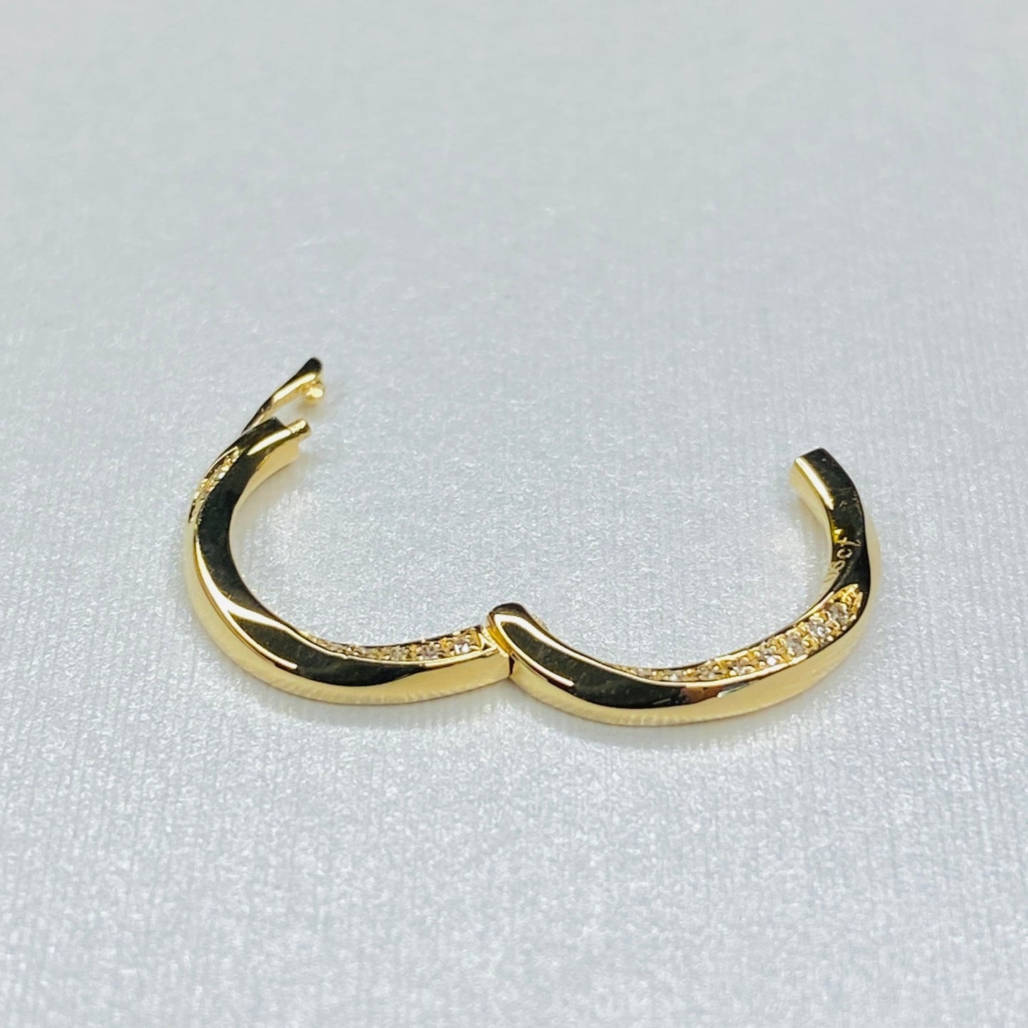 K18YG K18WG クリッカー クラスプ パーツ つなぎ ネックレスパーツ チェーンパーツ ブレスレットパーツ ダイヤモンド クラスプ 留め金具 バチカン チャーム ラウンド ロック付き ツイスト 18K 18金 イエローゴールド ホワイトゴールド - Jewelry Hills Tokyo