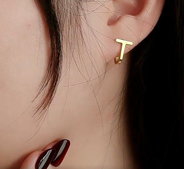 K18YG リングピアス T イエローゴールド 18K 18金 ピアス 中空ピアス フープピアス イエローゴールド シンプル T字 小ぶり シンプル - Jewelry Hills Tokyo