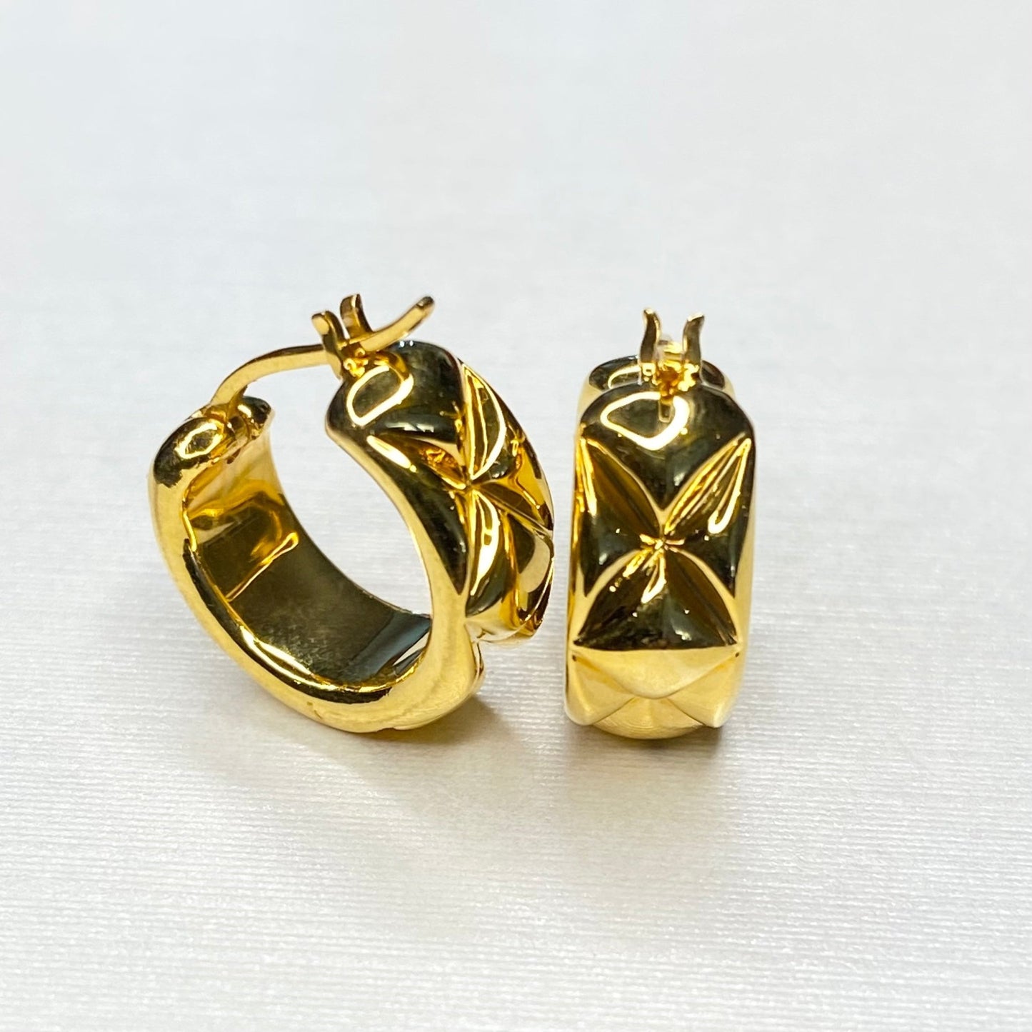 K18YG WG フープピアス 中空ピアス リングピアス イエローゴールド ホワイトゴールド 18金 18K YG 模様 柄 X イタリアンジュエリー - Jewelry Hills Tokyo