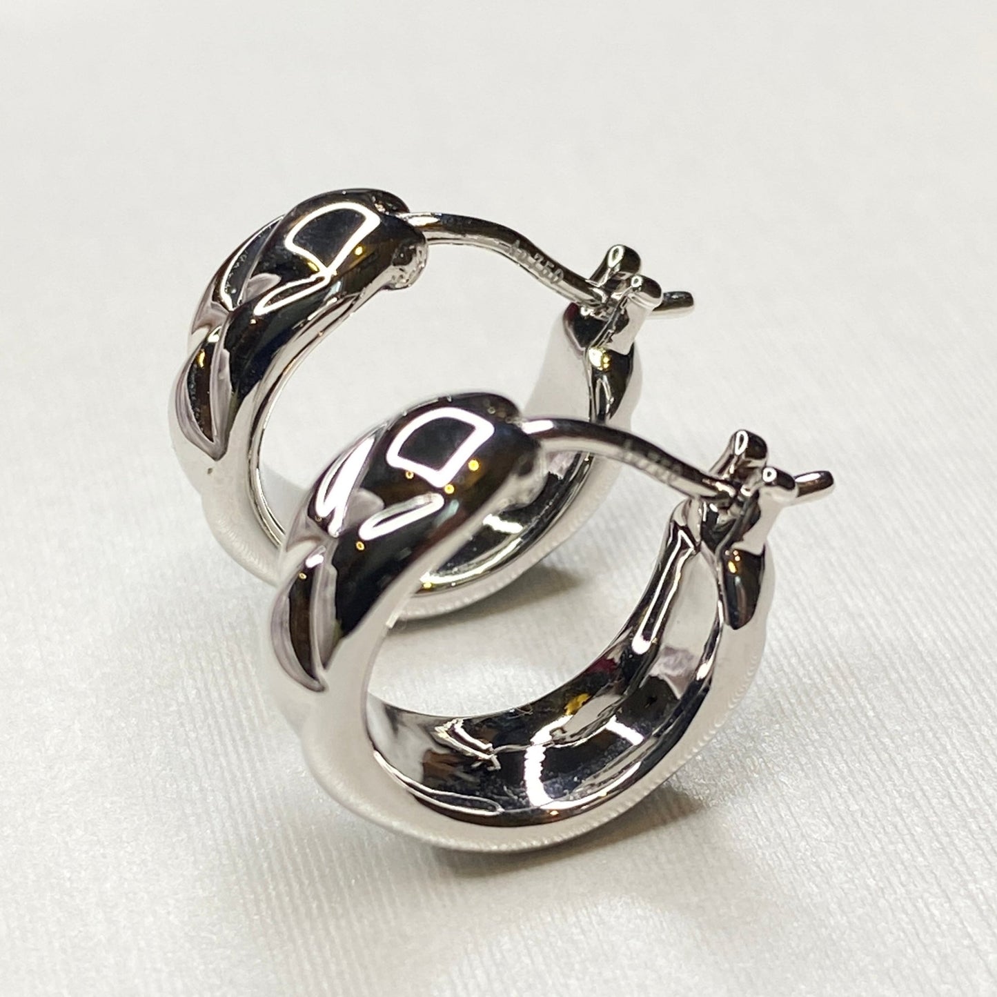 K18YG WG フープピアス 中空ピアス リングピアス イエローゴールド ホワイトゴールド 18金 18K YG 模様 柄 X イタリアンジュエリー - Jewelry Hills Tokyo