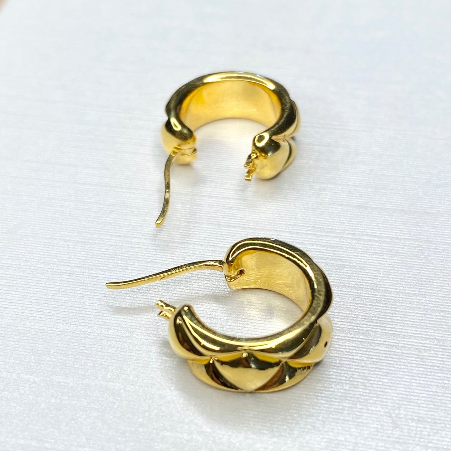 K18YG WG フープピアス 中空ピアス リングピアス イエローゴールド ホワイトゴールド 18金 18K YG 模様 柄 X イタリアンジュエリー - Jewelry Hills Tokyo