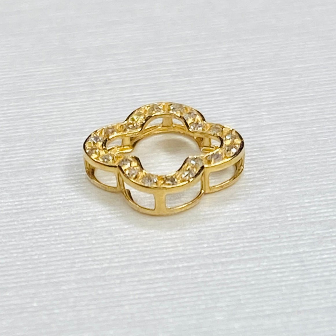 天然ダイヤモンド K18YG WG クローバー 四ツ葉 18K イエローゴールド ホワイトゴールド 18金 チャーム ネックレスパーツ ペンダントパーツ コマ パーツ ミニ 小 - Jewelry Hills Tokyo