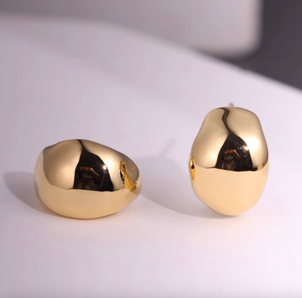 K18YG WG 豆 ビーンズ バロック スタッドピアス 鏡面 イエローゴールド ホワイトゴールド 18K 18金 ピアス 中空ピアス ぽってり ぷっくり - Jewelry Hills Tokyo