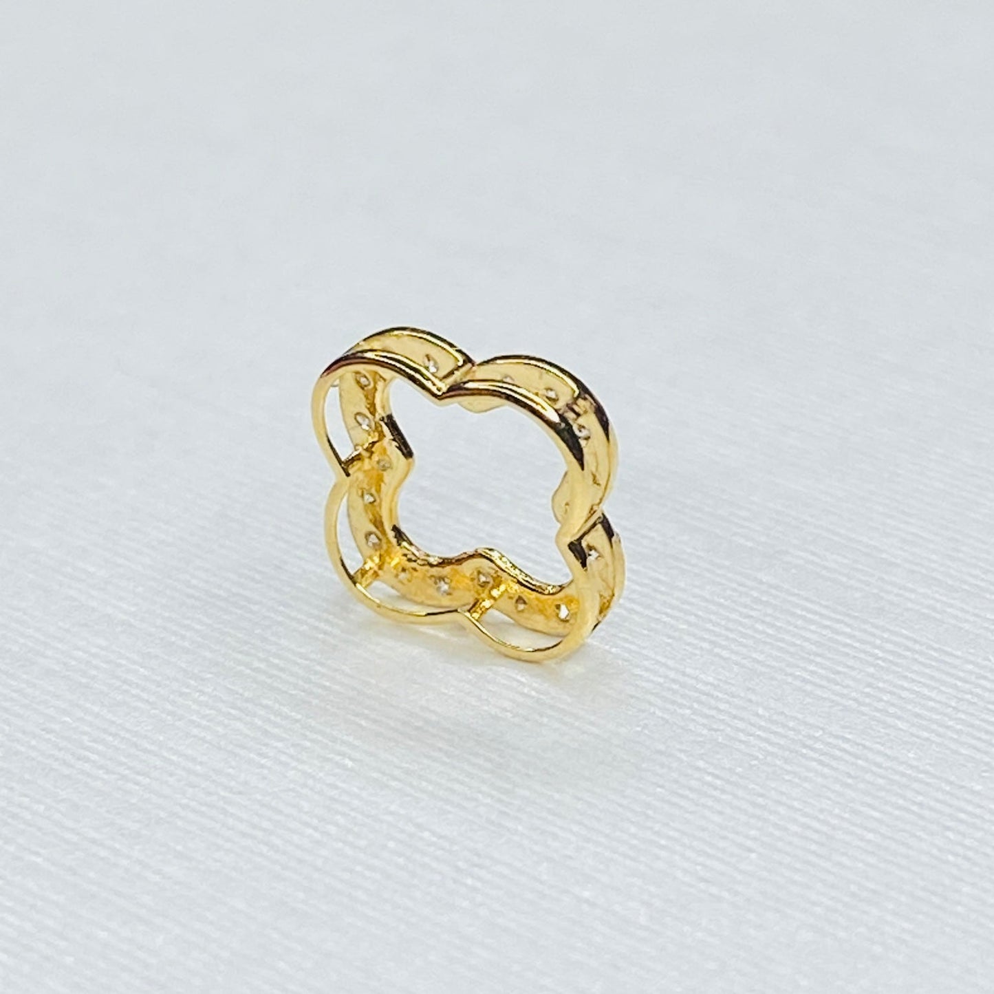 天然ダイヤモンド K18YG WG クローバー 四ツ葉 18K イエローゴールド ホワイトゴールド 18金 チャーム ネックレスパーツ ペンダントパーツ コマ パーツ ミニ 小 - Jewelry Hills Tokyo