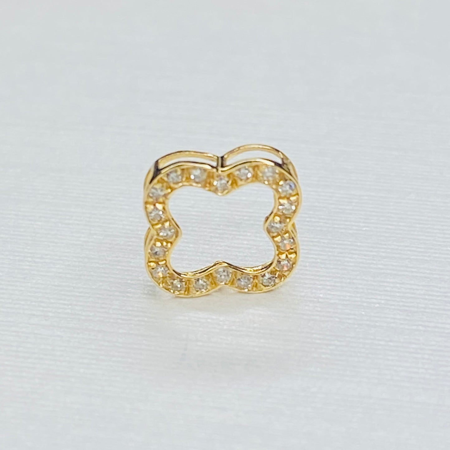 天然ダイヤモンド K18YG WG クローバー 四ツ葉 18K イエローゴールド ホワイトゴールド 18金 チャーム ネックレスパーツ ペンダントパーツ コマ パーツ ミニ 小 - Jewelry Hills Tokyo