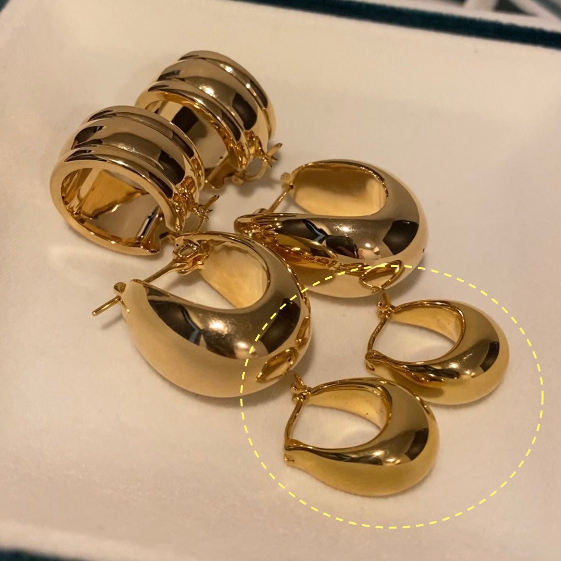 K18YG WG ティアドロップ フープピアス リングピアス 中空ピアス イエローゴールド ホワイトゴールド 丸い ドロップ型 18K 18金 雫 涙 - Jewelry Hills Tokyo