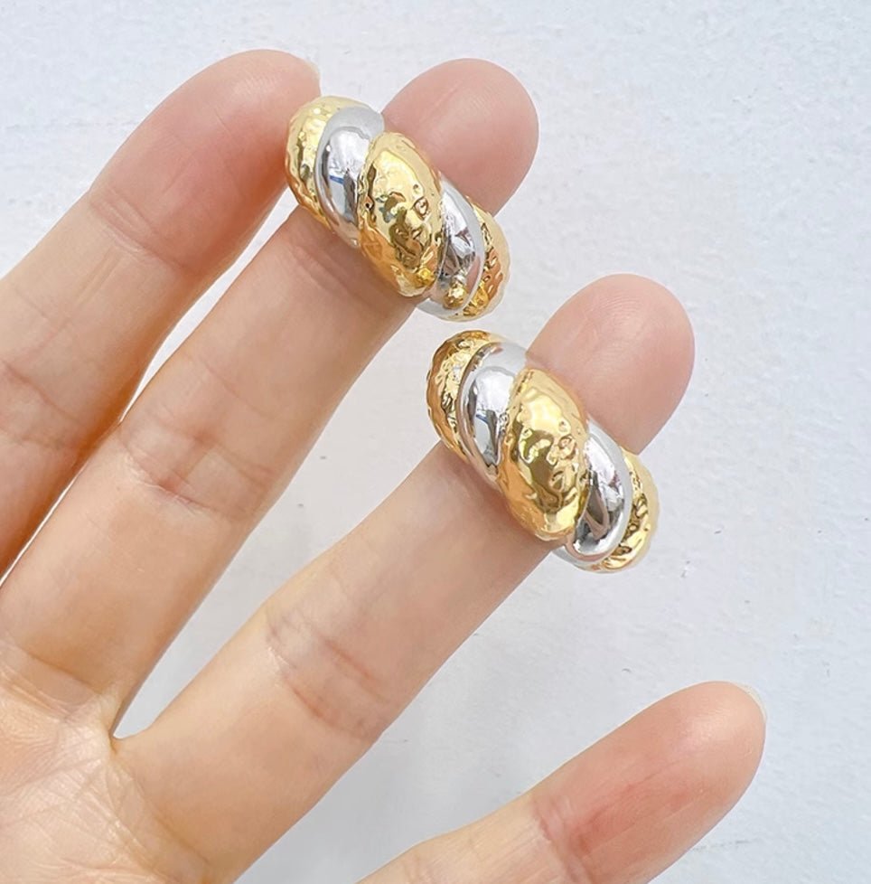 K18YG WG ツイスト ピアス ボリューム 太め 中空ピアス イエローゴールド ホワイトゴールド ねじり ラウンド 丸 円形 ツインカラー ダブルカラー 2色 - Jewelry Hills Tokyo