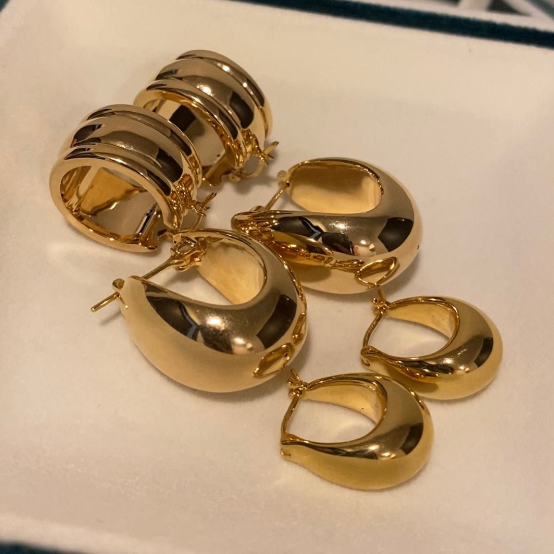 K18YG WG ティアドロップ 雫 ピアス【L】ボリューム 中空ピアス イエローゴールド ぷっくり 丸い ドロップ型 涙型 18K 18金 リングピアス - Jewelry Hills Tokyo