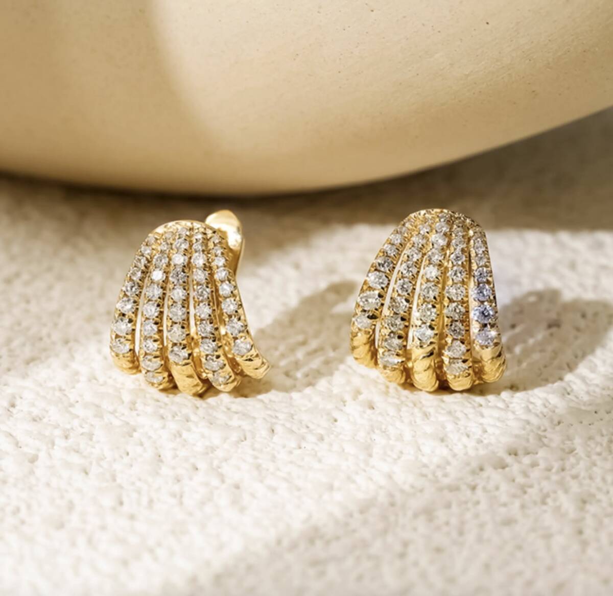 K18YG WG PG ピアス ダイヤモンド リングピアス フープピアス 扇型 シェル ストライプ ダイヤ イエローゴールド YG 18K ぷっくり ティアドロップ ハイエンド - Jewelry Hills Tokyo