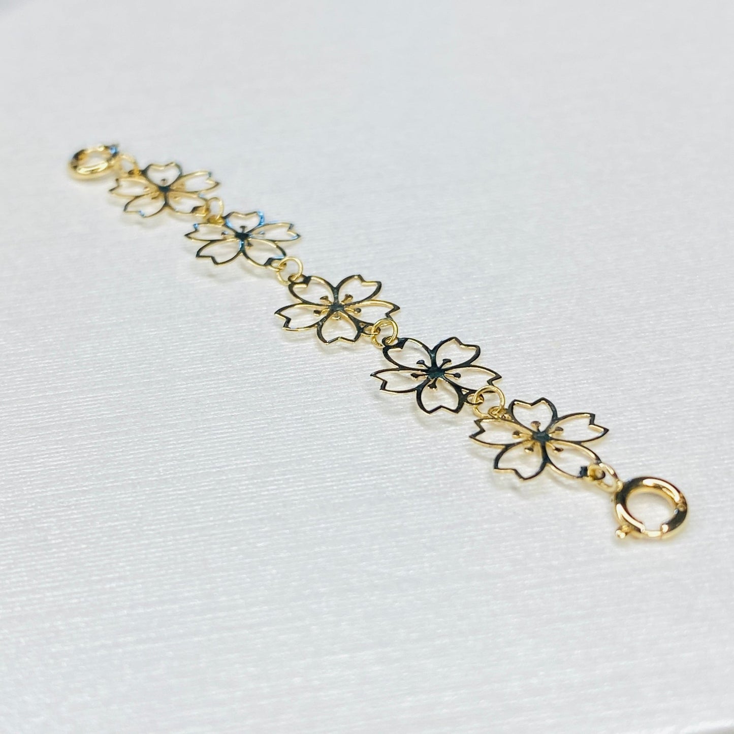 K18YG 引き輪 ヒキワ ひきわ 花 桜 梅 チェーンパーツ ネックレスパーツ YG 18K チャーム 両開口 コマ 花モチーフ 1.8cm / 3.8cm / 5.8cm 延伸 延ばす - Jewelry Hills Tokyo