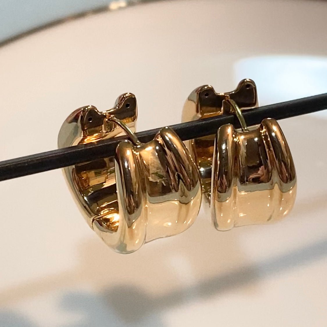 K18YG ピアス フープピアス リングピアス イエローゴールド YG 中空 18K 丸 ラウンド イタリアンジュエリー 大ぶり ボリューム 中空ピアス - Jewelry Hills Tokyo
