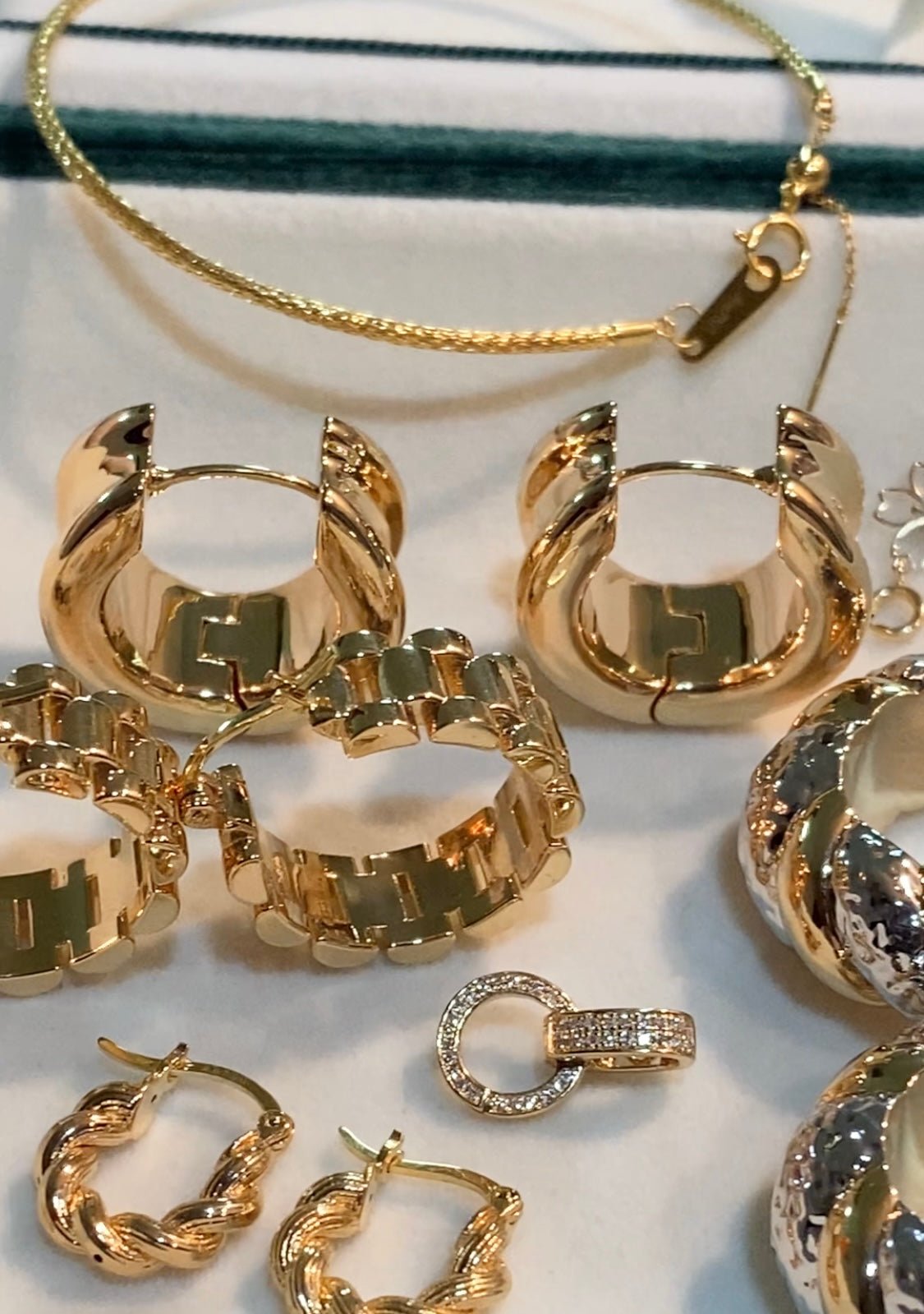 K18YG ピアス フープピアス リングピアス イエローゴールド YG 中空 18K 丸 ラウンド イタリアンジュエリー 大ぶり ボリューム 中空ピアス - Jewelry Hills Tokyo
