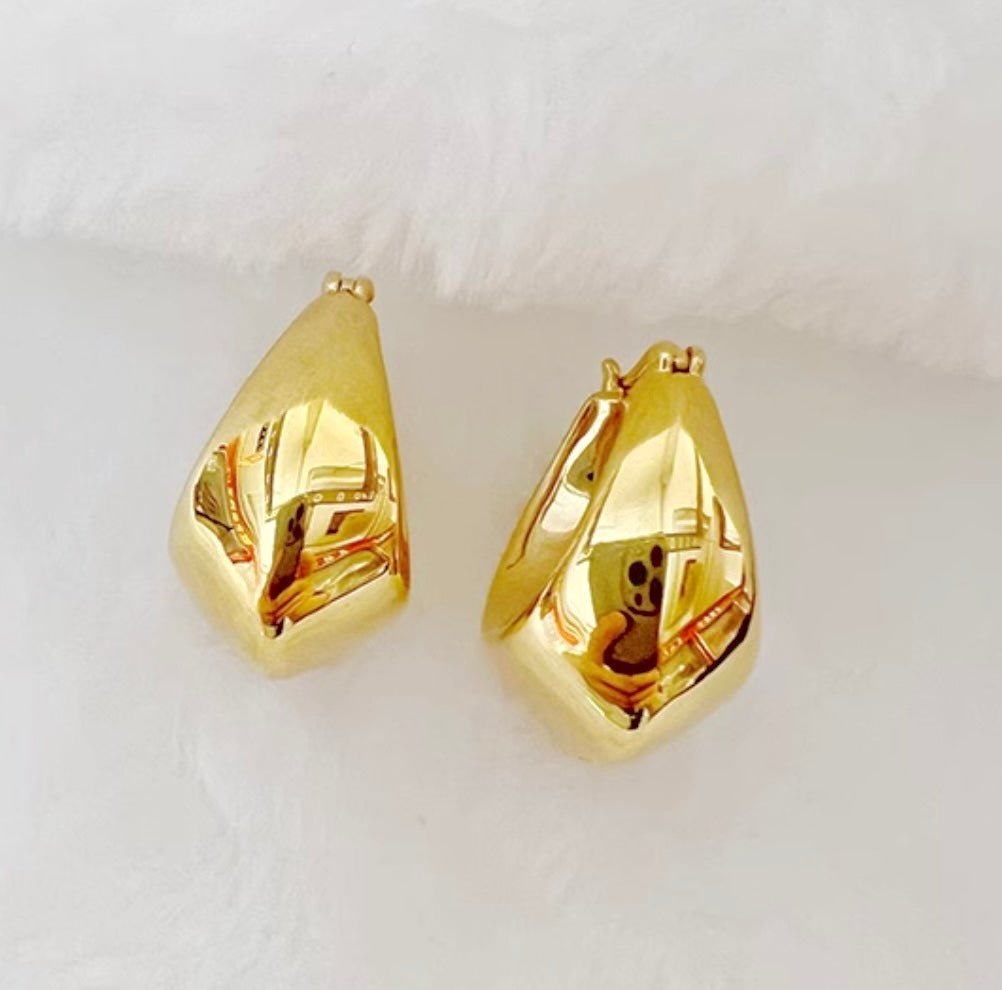 K18YG 中空ピアス ピアス フープピアス リングピアス オーバル YG 中空 K18 イエローゴールド 18K YG 大ぶり ボリューム ぷっくり 大きめ - Jewelry Hills Tokyo