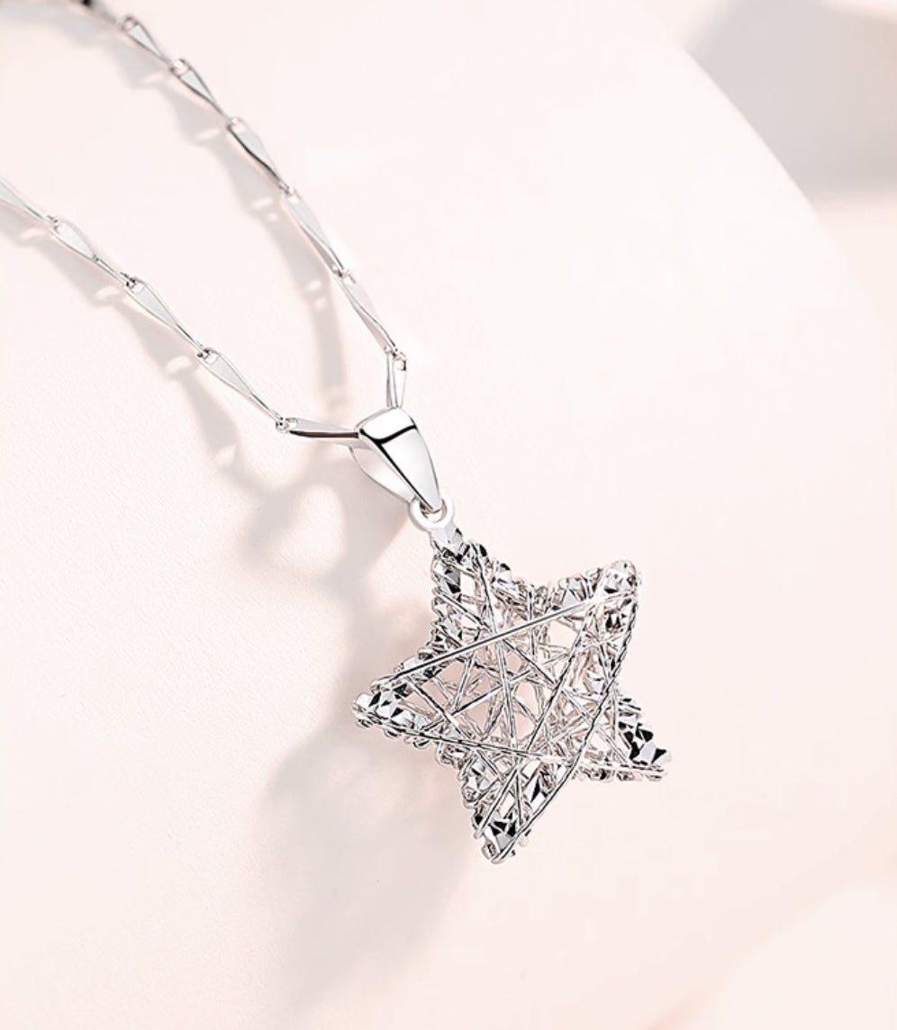 PT950 プラチナ ペンダントトップ ネックレスチャーム 星 星型 スター ワンポイント シンプル キラキラ ペンダント ネックレス - Jewelry Hills Tokyo
